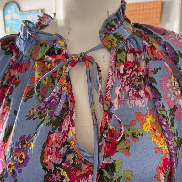 Floral Blue Women's Top - Picture 4 of 5
